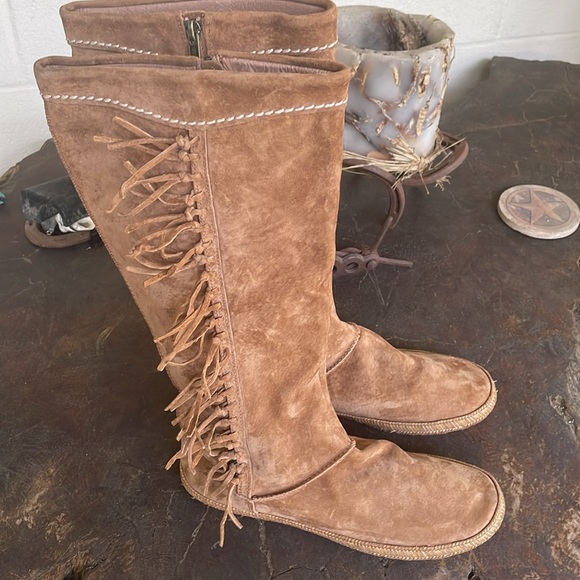 Ugg Australia Mammoth Suede Fringe Boots, EUC - Picture 2 of 10